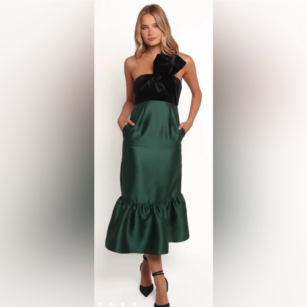 Elegant Black and Green One-Shoulder Dress